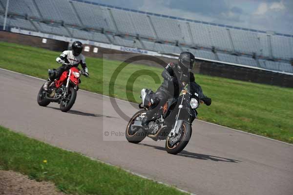 Motorcycle action photographs;Rockingham;Rockingham photographs;event digital images;eventdigitalimages;no limits trackday;peter wileman photography;rockingham corby northamptonshire;trackday;trackday digital images;trackday photos