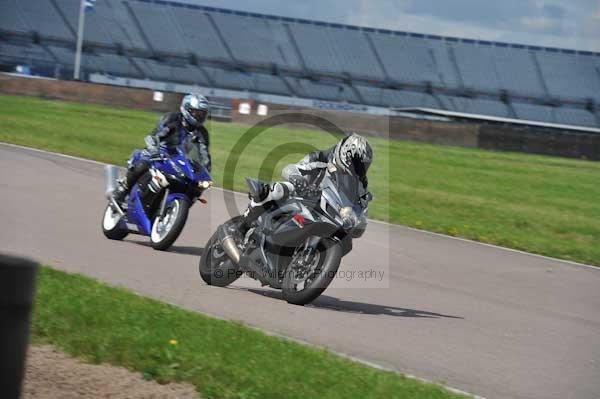 Motorcycle action photographs;Rockingham;Rockingham photographs;event digital images;eventdigitalimages;no limits trackday;peter wileman photography;rockingham corby northamptonshire;trackday;trackday digital images;trackday photos