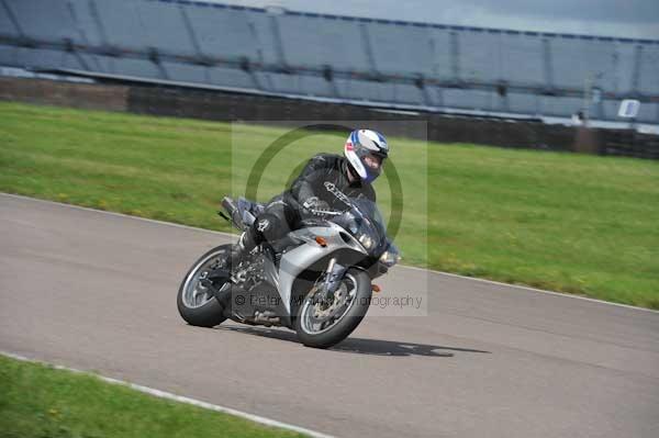 Motorcycle action photographs;Rockingham;Rockingham photographs;event digital images;eventdigitalimages;no limits trackday;peter wileman photography;rockingham corby northamptonshire;trackday;trackday digital images;trackday photos