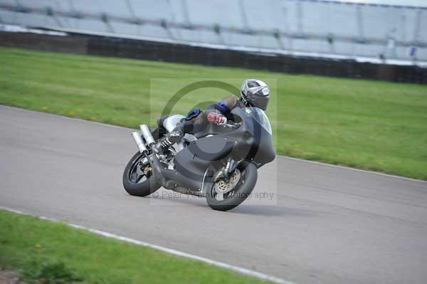 Motorcycle action photographs;Rockingham;Rockingham photographs;event digital images;eventdigitalimages;no limits trackday;peter wileman photography;rockingham corby northamptonshire;trackday;trackday digital images;trackday photos