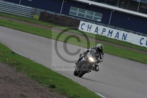 Motorcycle action photographs;Rockingham;Rockingham photographs;event digital images;eventdigitalimages;no limits trackday;peter wileman photography;rockingham corby northamptonshire;trackday;trackday digital images;trackday photos