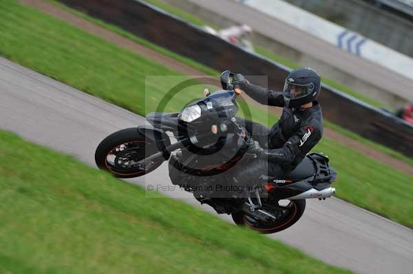 Motorcycle action photographs;Rockingham;Rockingham photographs;event digital images;eventdigitalimages;no limits trackday;peter wileman photography;rockingham corby northamptonshire;trackday;trackday digital images;trackday photos