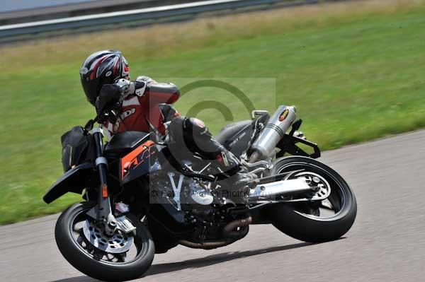 Motorcycle action photographs;Rockingham;Rockingham photographs;event digital images;eventdigitalimages;no limits trackday;peter wileman photography;rockingham corby northamptonshire;trackday;trackday digital images;trackday photos