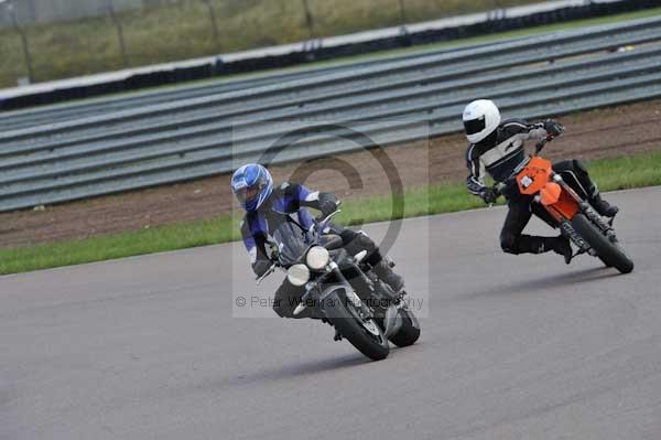 Motorcycle action photographs;Rockingham;Rockingham photographs;event digital images;eventdigitalimages;no limits trackday;peter wileman photography;rockingham corby northamptonshire;trackday;trackday digital images;trackday photos