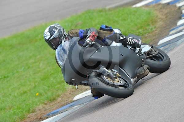 Motorcycle action photographs;Rockingham;Rockingham photographs;event digital images;eventdigitalimages;no limits trackday;peter wileman photography;rockingham corby northamptonshire;trackday;trackday digital images;trackday photos