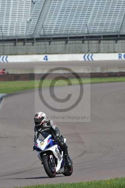 Motorcycle action photographs;Rockingham;Rockingham photographs;event digital images;eventdigitalimages;no limits trackday;peter wileman photography;rockingham corby northamptonshire;trackday;trackday digital images;trackday photos