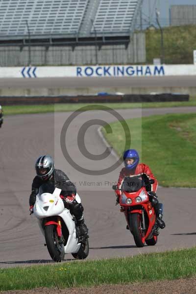 Motorcycle action photographs;Rockingham;Rockingham photographs;event digital images;eventdigitalimages;no limits trackday;peter wileman photography;rockingham corby northamptonshire;trackday;trackday digital images;trackday photos