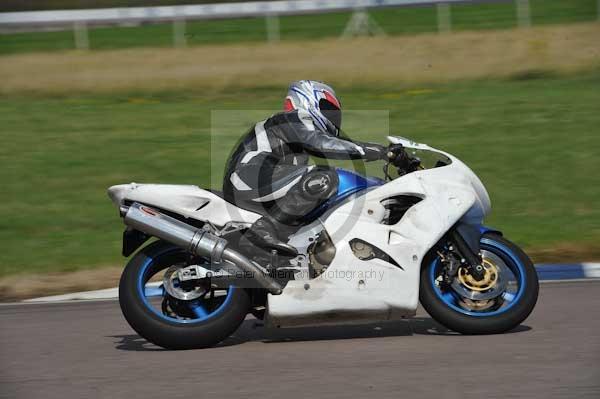 Motorcycle action photographs;Rockingham;Rockingham photographs;event digital images;eventdigitalimages;no limits trackday;peter wileman photography;rockingham corby northamptonshire;trackday;trackday digital images;trackday photos