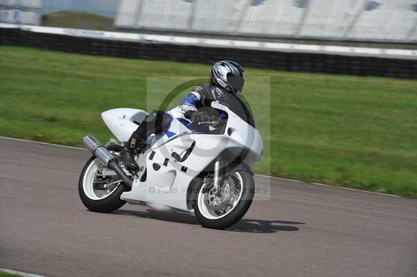 Motorcycle action photographs;Rockingham;Rockingham photographs;event digital images;eventdigitalimages;no limits trackday;peter wileman photography;rockingham corby northamptonshire;trackday;trackday digital images;trackday photos