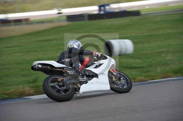 Motorcycle action photographs;Rockingham;Rockingham photographs;event digital images;eventdigitalimages;no limits trackday;peter wileman photography;rockingham corby northamptonshire;trackday;trackday digital images;trackday photos