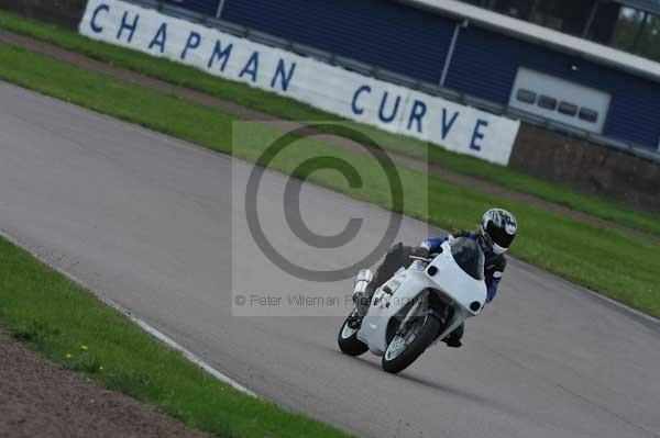 Motorcycle action photographs;Rockingham;Rockingham photographs;event digital images;eventdigitalimages;no limits trackday;peter wileman photography;rockingham corby northamptonshire;trackday;trackday digital images;trackday photos