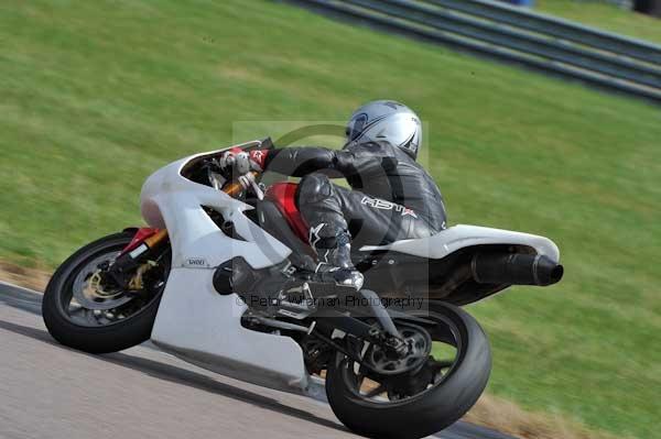 Motorcycle action photographs;Rockingham;Rockingham photographs;event digital images;eventdigitalimages;no limits trackday;peter wileman photography;rockingham corby northamptonshire;trackday;trackday digital images;trackday photos