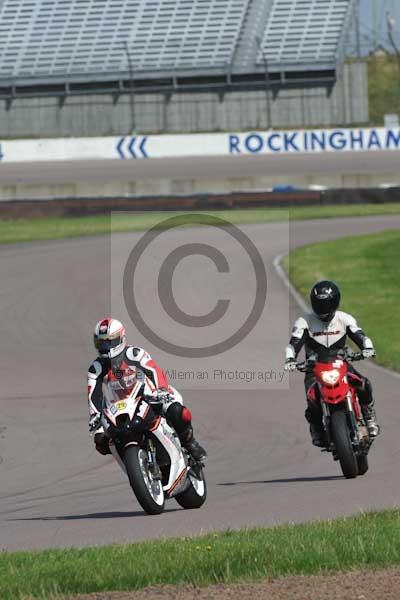 Motorcycle action photographs;Rockingham;Rockingham photographs;event digital images;eventdigitalimages;no limits trackday;peter wileman photography;rockingham corby northamptonshire;trackday;trackday digital images;trackday photos