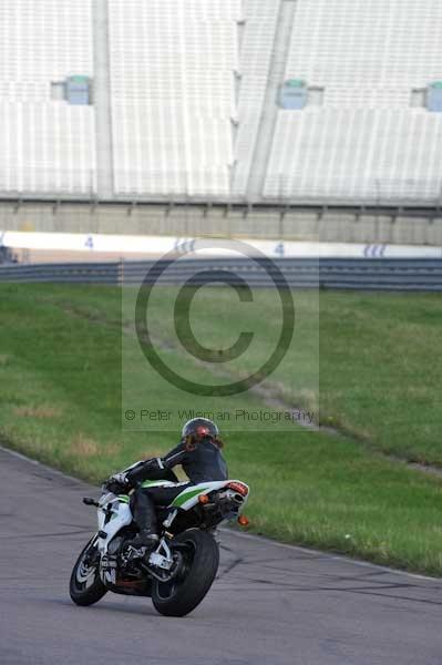 Motorcycle action photographs;Rockingham;Rockingham photographs;event digital images;eventdigitalimages;no limits trackday;peter wileman photography;rockingham corby northamptonshire;trackday;trackday digital images;trackday photos