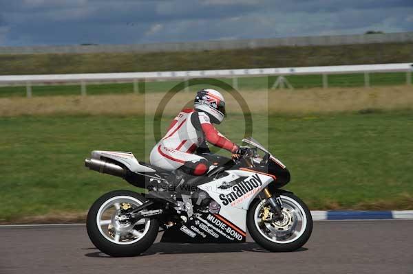 Motorcycle action photographs;Rockingham;Rockingham photographs;event digital images;eventdigitalimages;no limits trackday;peter wileman photography;rockingham corby northamptonshire;trackday;trackday digital images;trackday photos