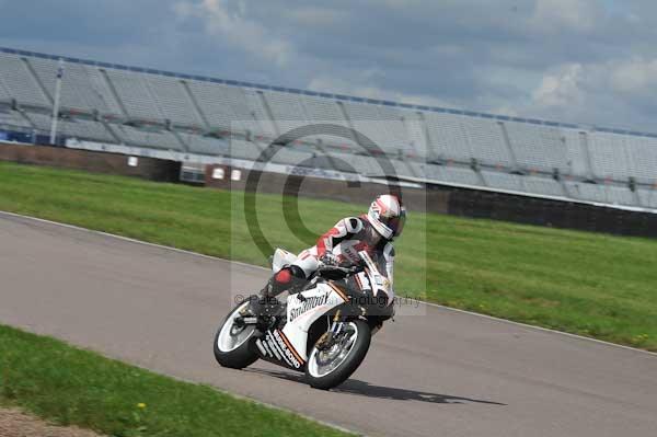 Motorcycle action photographs;Rockingham;Rockingham photographs;event digital images;eventdigitalimages;no limits trackday;peter wileman photography;rockingham corby northamptonshire;trackday;trackday digital images;trackday photos