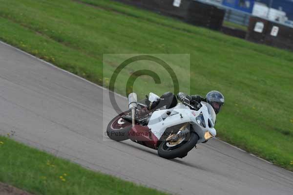 Motorcycle action photographs;Rockingham;Rockingham photographs;event digital images;eventdigitalimages;no limits trackday;peter wileman photography;rockingham corby northamptonshire;trackday;trackday digital images;trackday photos