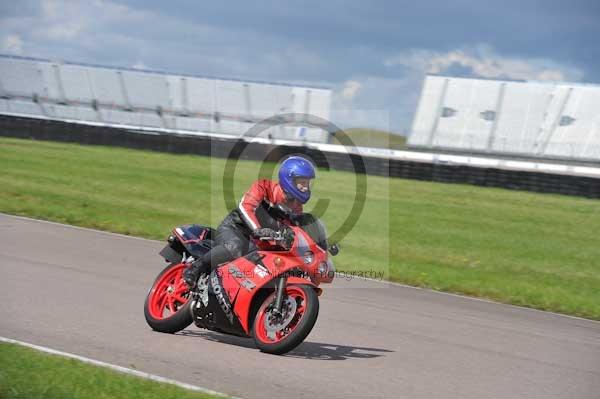 Motorcycle action photographs;Rockingham;Rockingham photographs;event digital images;eventdigitalimages;no limits trackday;peter wileman photography;rockingham corby northamptonshire;trackday;trackday digital images;trackday photos