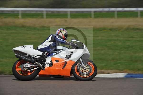 Motorcycle action photographs;Rockingham;Rockingham photographs;event digital images;eventdigitalimages;no limits trackday;peter wileman photography;rockingham corby northamptonshire;trackday;trackday digital images;trackday photos