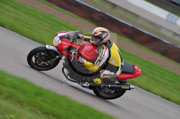 Motorcycle action photographs;Rockingham;Rockingham photographs;event digital images;eventdigitalimages;no limits trackday;peter wileman photography;rockingham corby northamptonshire;trackday;trackday digital images;trackday photos