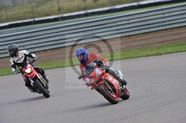 Motorcycle action photographs;Rockingham;Rockingham photographs;event digital images;eventdigitalimages;no limits trackday;peter wileman photography;rockingham corby northamptonshire;trackday;trackday digital images;trackday photos