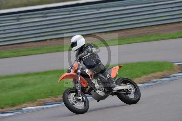 Motorcycle action photographs;Rockingham;Rockingham photographs;event digital images;eventdigitalimages;no limits trackday;peter wileman photography;rockingham corby northamptonshire;trackday;trackday digital images;trackday photos