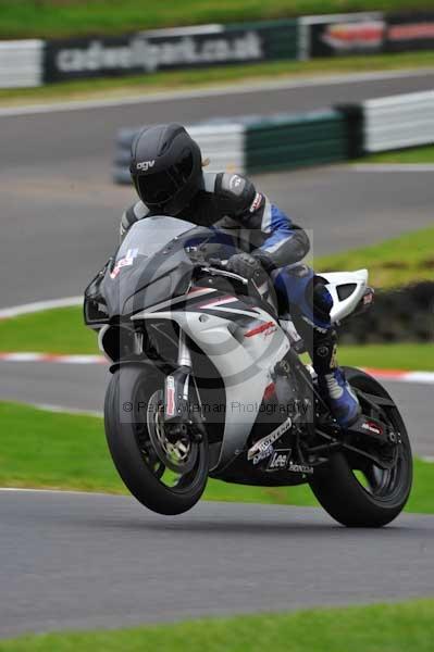 Motorcycle action photographs;cadwell;cadwell park photographs;event digital images;eventdigitalimages;motor racing louth lincolnshire;no limits trackday;peter wileman photography;trackday;trackday digital images;trackday photos