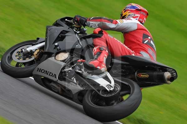 Motorcycle action photographs;cadwell;cadwell park photographs;event digital images;eventdigitalimages;motor racing louth lincolnshire;no limits trackday;peter wileman photography;trackday;trackday digital images;trackday photos