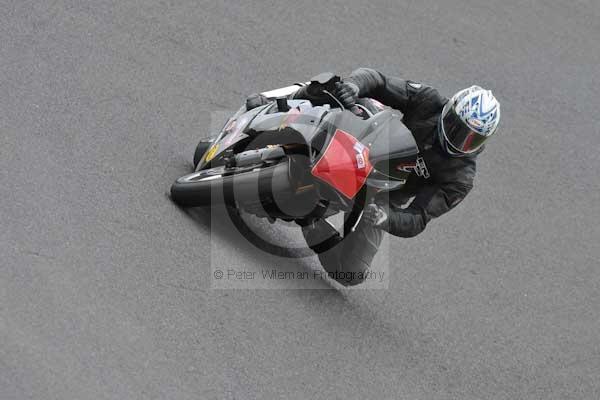 Motorcycle action photographs;cadwell;cadwell park photographs;event digital images;eventdigitalimages;motor racing louth lincolnshire;no limits trackday;peter wileman photography;trackday;trackday digital images;trackday photos