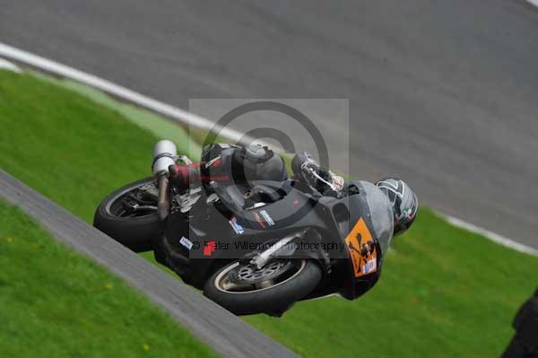 Motorcycle action photographs;cadwell;cadwell park photographs;event digital images;eventdigitalimages;motor racing louth lincolnshire;no limits trackday;peter wileman photography;trackday;trackday digital images;trackday photos