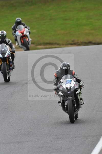 Motorcycle action photographs;cadwell;cadwell park photographs;event digital images;eventdigitalimages;motor racing louth lincolnshire;no limits trackday;peter wileman photography;trackday;trackday digital images;trackday photos