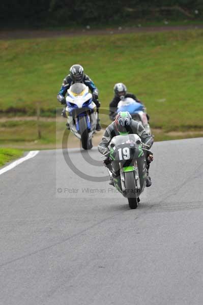 Motorcycle action photographs;cadwell;cadwell park photographs;event digital images;eventdigitalimages;motor racing louth lincolnshire;no limits trackday;peter wileman photography;trackday;trackday digital images;trackday photos