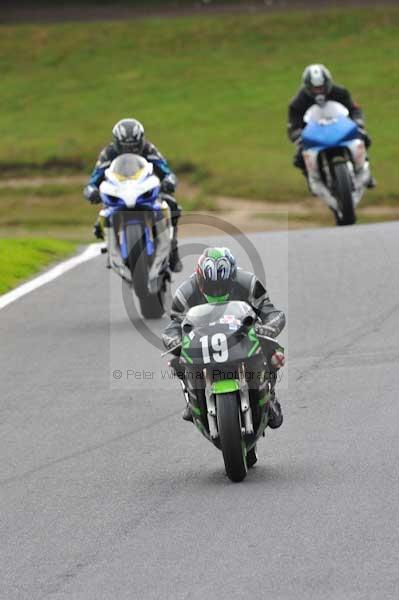 Motorcycle action photographs;cadwell;cadwell park photographs;event digital images;eventdigitalimages;motor racing louth lincolnshire;no limits trackday;peter wileman photography;trackday;trackday digital images;trackday photos