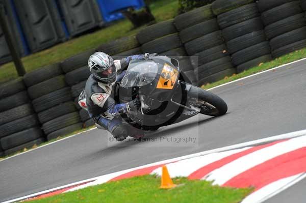 Motorcycle action photographs;cadwell;cadwell park photographs;event digital images;eventdigitalimages;motor racing louth lincolnshire;no limits trackday;peter wileman photography;trackday;trackday digital images;trackday photos