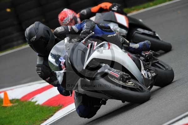 Motorcycle action photographs;cadwell;cadwell park photographs;event digital images;eventdigitalimages;motor racing louth lincolnshire;no limits trackday;peter wileman photography;trackday;trackday digital images;trackday photos