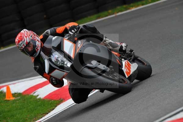 Motorcycle action photographs;cadwell;cadwell park photographs;event digital images;eventdigitalimages;motor racing louth lincolnshire;no limits trackday;peter wileman photography;trackday;trackday digital images;trackday photos