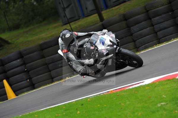 Motorcycle action photographs;cadwell;cadwell park photographs;event digital images;eventdigitalimages;motor racing louth lincolnshire;no limits trackday;peter wileman photography;trackday;trackday digital images;trackday photos