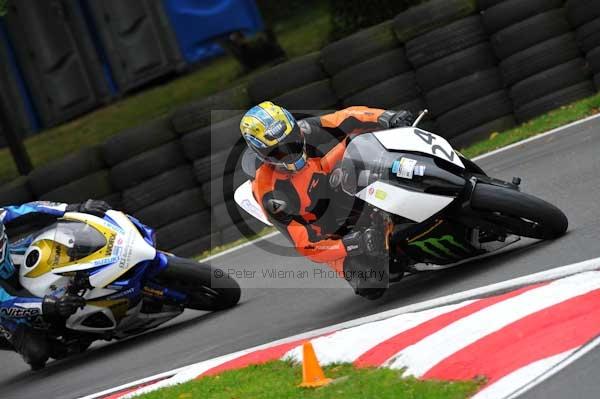 Motorcycle action photographs;cadwell;cadwell park photographs;event digital images;eventdigitalimages;motor racing louth lincolnshire;no limits trackday;peter wileman photography;trackday;trackday digital images;trackday photos