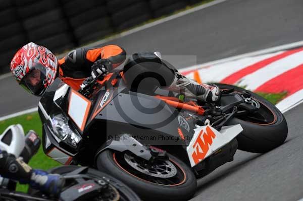 Motorcycle action photographs;cadwell;cadwell park photographs;event digital images;eventdigitalimages;motor racing louth lincolnshire;no limits trackday;peter wileman photography;trackday;trackday digital images;trackday photos