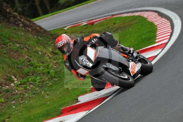 Motorcycle action photographs;cadwell;cadwell park photographs;event digital images;eventdigitalimages;motor racing louth lincolnshire;no limits trackday;peter wileman photography;trackday;trackday digital images;trackday photos