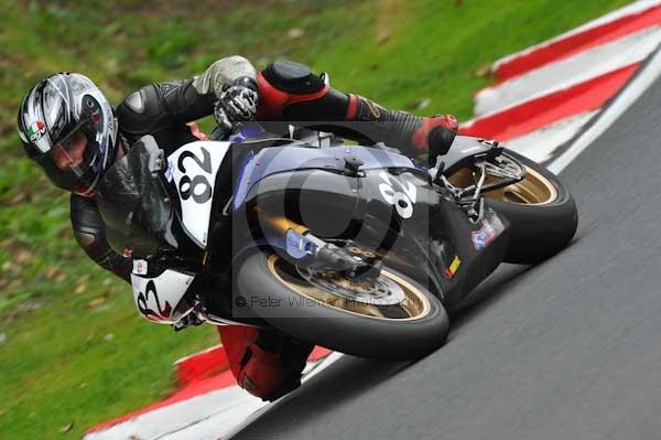 Motorcycle action photographs;cadwell;cadwell park photographs;event digital images;eventdigitalimages;motor racing louth lincolnshire;no limits trackday;peter wileman photography;trackday;trackday digital images;trackday photos