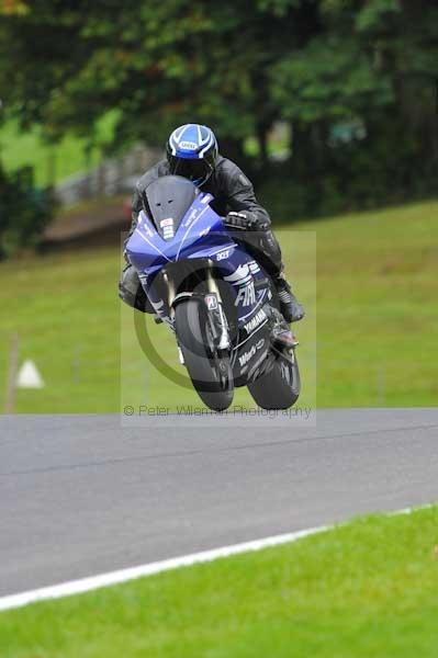 Motorcycle action photographs;cadwell;cadwell park photographs;event digital images;eventdigitalimages;motor racing louth lincolnshire;no limits trackday;peter wileman photography;trackday;trackday digital images;trackday photos