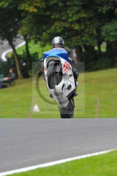 Motorcycle action photographs;cadwell;cadwell park photographs;event digital images;eventdigitalimages;motor racing louth lincolnshire;no limits trackday;peter wileman photography;trackday;trackday digital images;trackday photos