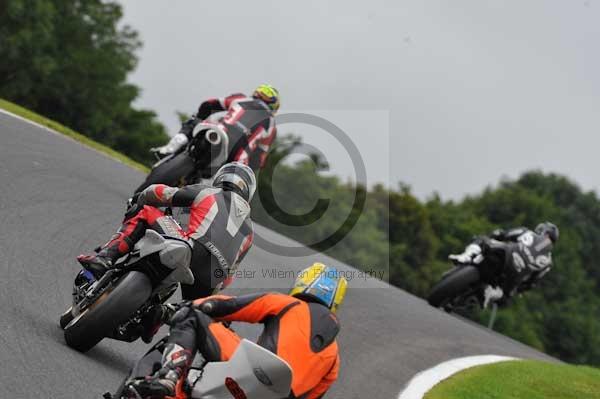 Motorcycle action photographs;cadwell;cadwell park photographs;event digital images;eventdigitalimages;motor racing louth lincolnshire;no limits trackday;peter wileman photography;trackday;trackday digital images;trackday photos