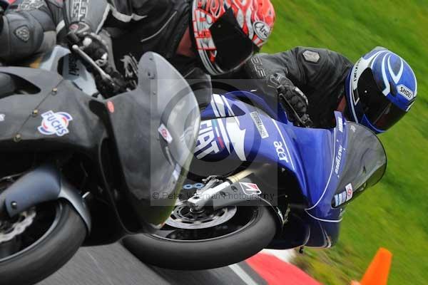 Motorcycle action photographs;cadwell;cadwell park photographs;event digital images;eventdigitalimages;motor racing louth lincolnshire;no limits trackday;peter wileman photography;trackday;trackday digital images;trackday photos