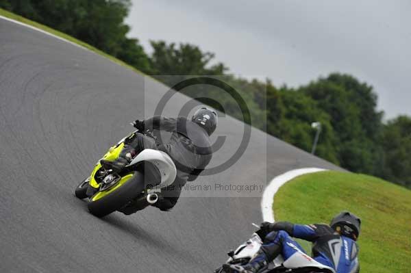 Motorcycle action photographs;cadwell;cadwell park photographs;event digital images;eventdigitalimages;motor racing louth lincolnshire;no limits trackday;peter wileman photography;trackday;trackday digital images;trackday photos