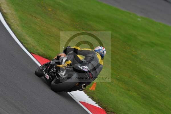 Motorcycle action photographs;cadwell;cadwell park photographs;event digital images;eventdigitalimages;motor racing louth lincolnshire;no limits trackday;peter wileman photography;trackday;trackday digital images;trackday photos