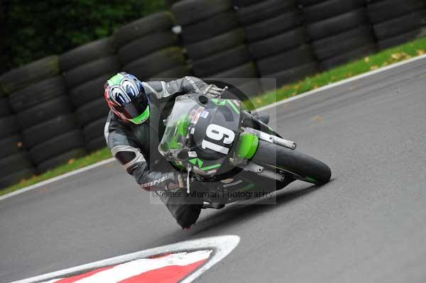 Motorcycle action photographs;cadwell;cadwell park photographs;event digital images;eventdigitalimages;motor racing louth lincolnshire;no limits trackday;peter wileman photography;trackday;trackday digital images;trackday photos