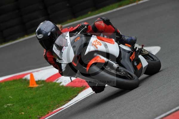 Motorcycle action photographs;cadwell;cadwell park photographs;event digital images;eventdigitalimages;motor racing louth lincolnshire;no limits trackday;peter wileman photography;trackday;trackday digital images;trackday photos