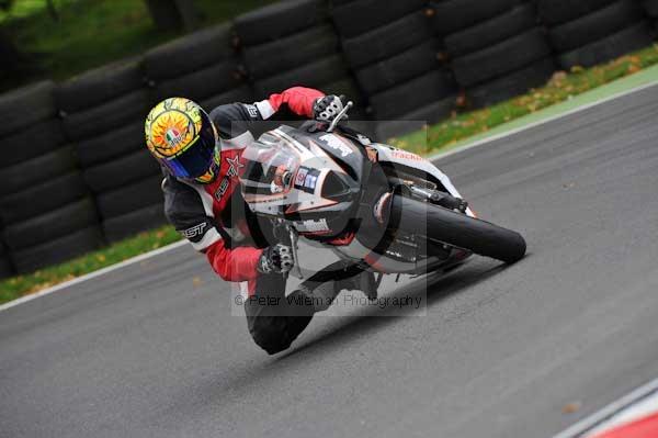 Motorcycle action photographs;cadwell;cadwell park photographs;event digital images;eventdigitalimages;motor racing louth lincolnshire;no limits trackday;peter wileman photography;trackday;trackday digital images;trackday photos